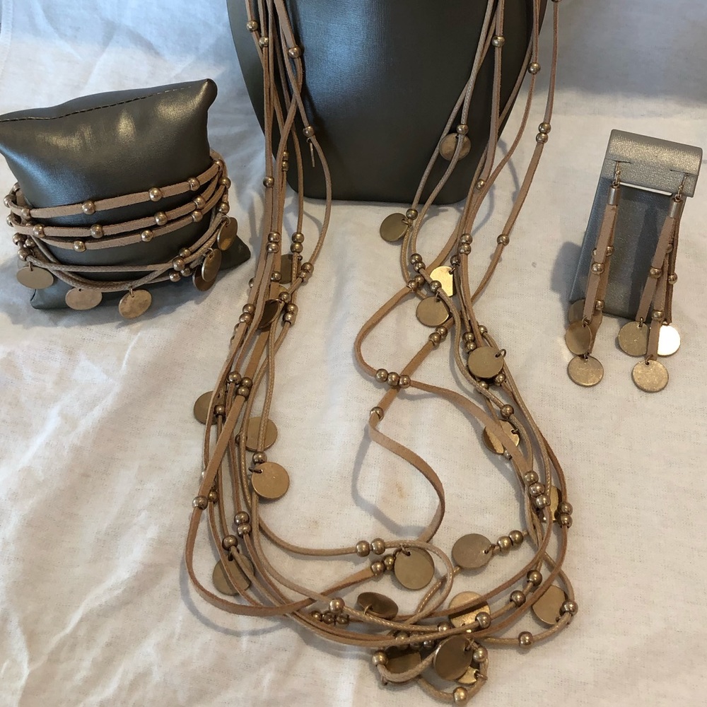 Jewelry Set - Picture 2 of 6